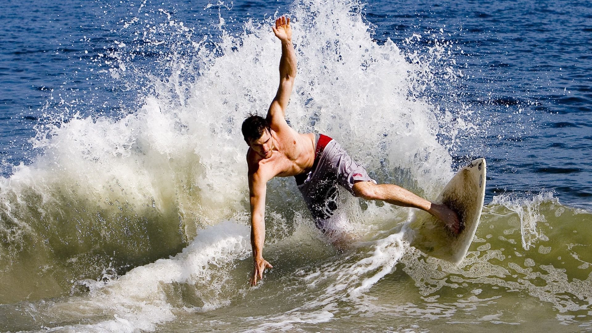 运动员签名会热情高涨，粉丝狂欢，运动员亲笔签名